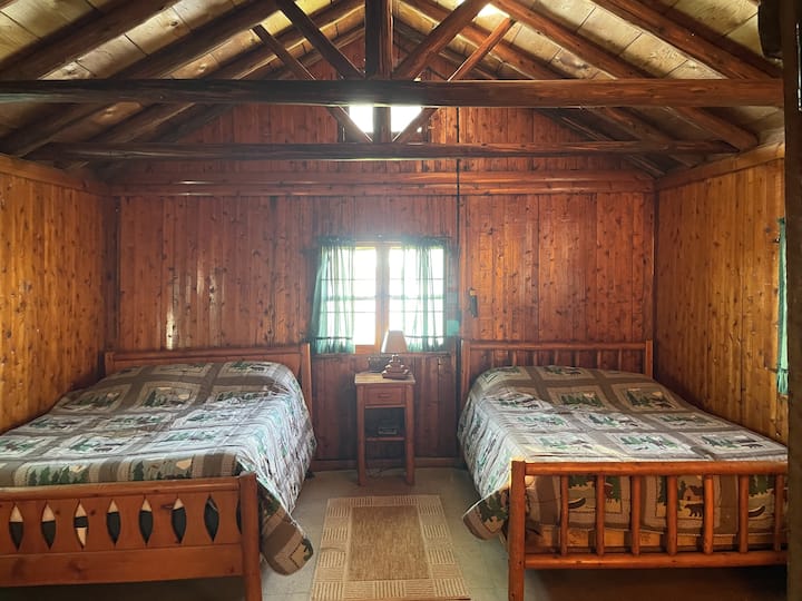 Charming Rustic Log Cabin Retreat On The Lake - Brighton, MI