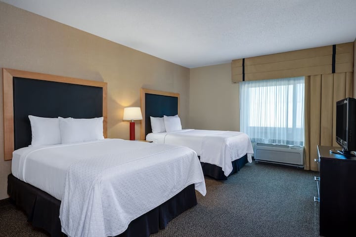 Wyndham Noblesville | 2 Queen Suite | Indoor Pool - Noblesville, IN