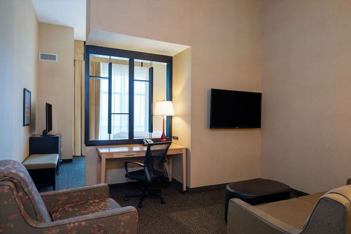 Wyndham Noblesville | King | Heated Indoor Pool - Noblesville, IN