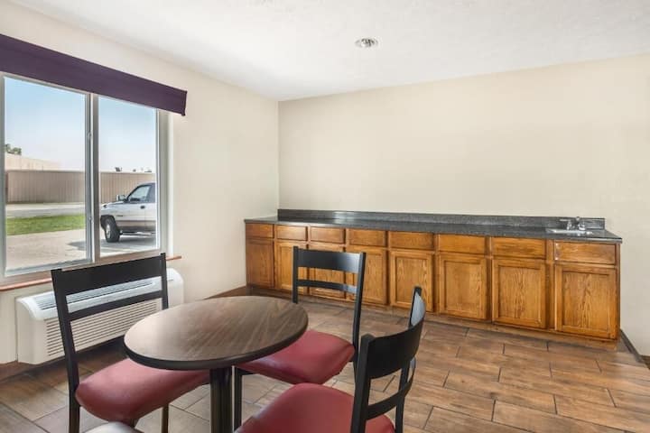 Pets Are Welcome Here! 2 Units, Free Parking! - Paducah, KY