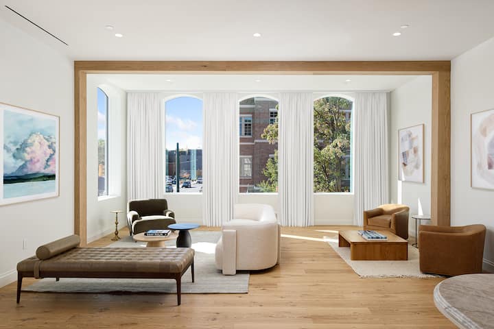 Luxury Traverse City Penthouse W/ Private Rooftop - トラバーズ・シティ, MI