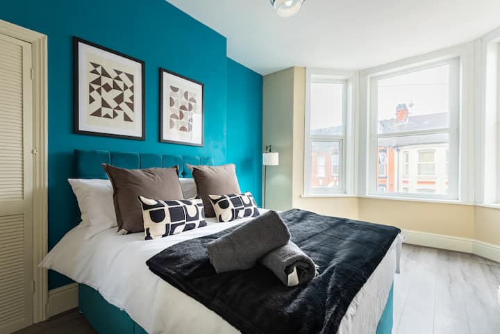 Large 7 Bed House In Hull For Long Stays! - Beverley