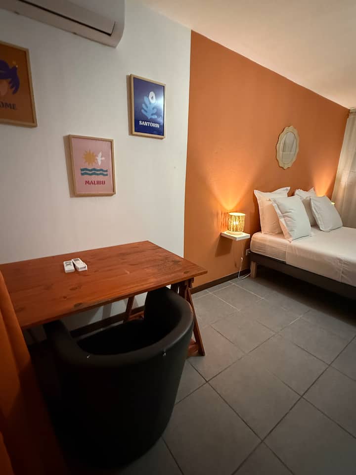 Air-conditioned room with 160 x 200 cm bed, WiFi, TV, workspace and storage. Separated from the kitchen by a bay window. Blackout curtains for peaceful nights. Bedside tables with lamps included.