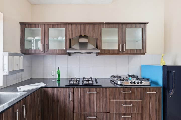 Full kitchen image 2