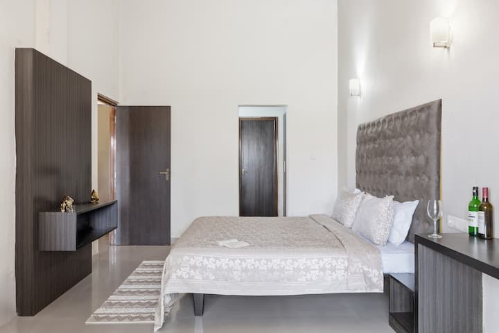 Bedroom 1 image 4