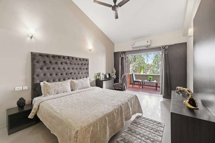 Bedroom 1 image 2