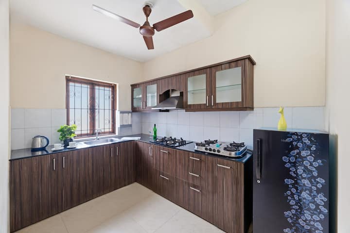 Full kitchen image 1