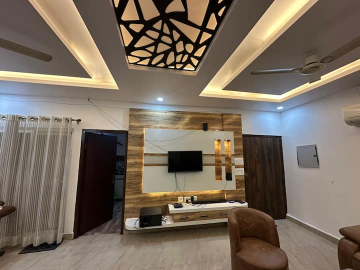 3bhk Luxurious Affordable Flat In Gomti Nagar - Lucknow