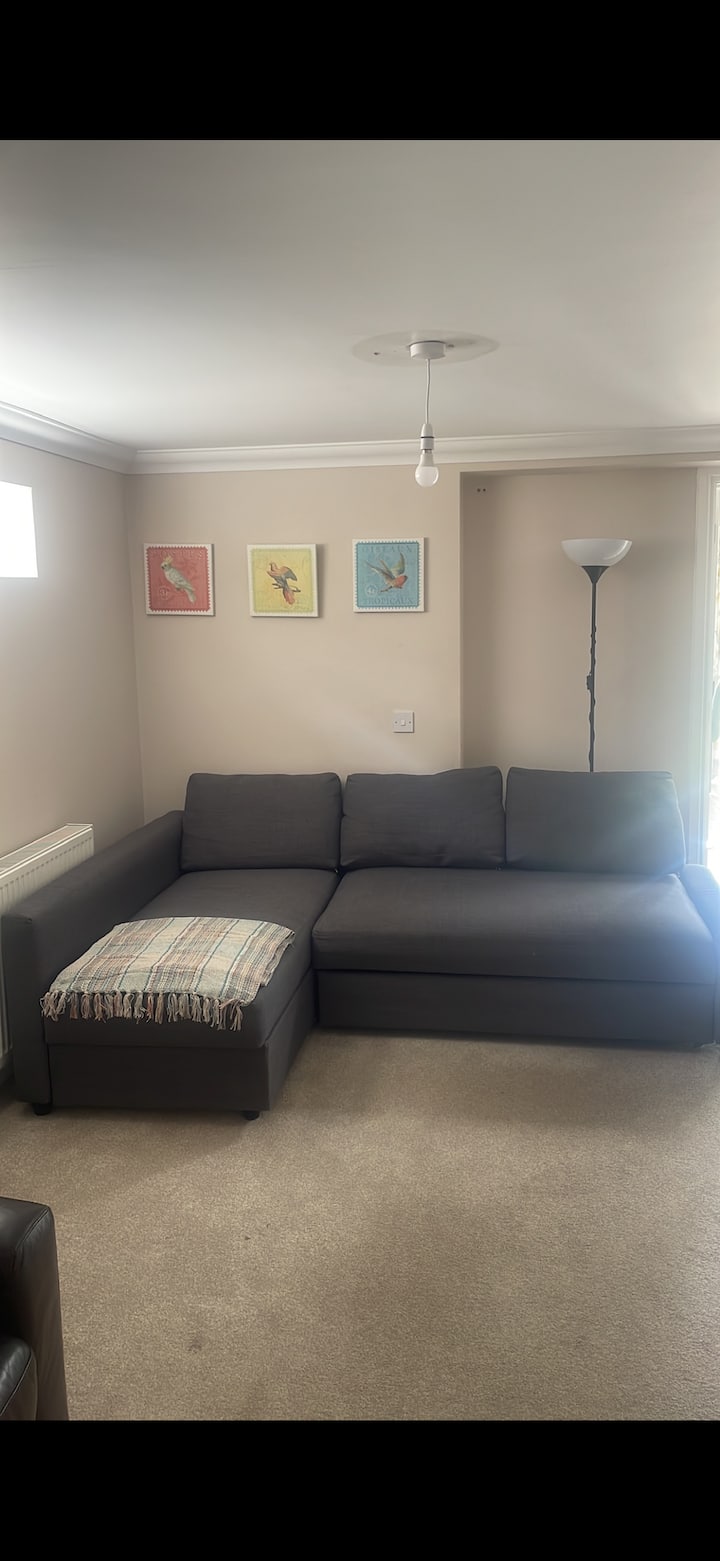 Cosy Family Bungalow Sleeping 6 - 슬라우