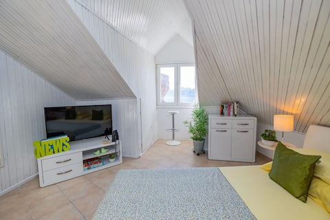 Successful Airbnb property: Old Town + Beach + View in Grad Korčula