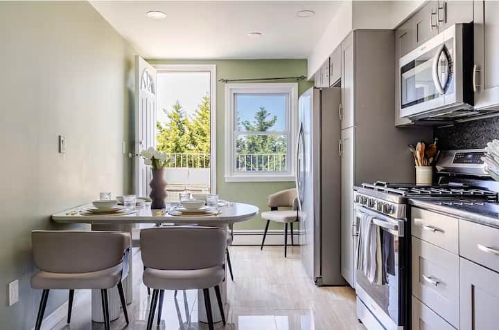 Rooftop Terrace + Bbq |3br Near Nyc | Free Parking - Queens, NY