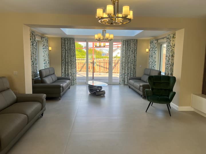 Green Luxury Retreats- The Sperrins. 20 Guests - Omagh