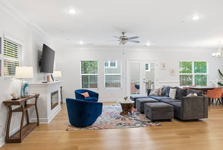 Modern Beach House • 4br/2.5ba • Walk To Sand - Virginia Beach, VA
