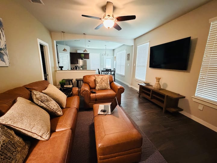 Stylish 3br Townhome Fast Wi-fi + Flat-screen Tvs - Midlothian, TX