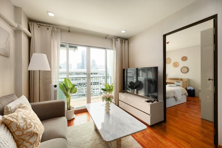 Bright & Cozy Condo - 2 Min To Bts Bangchak - Thailand