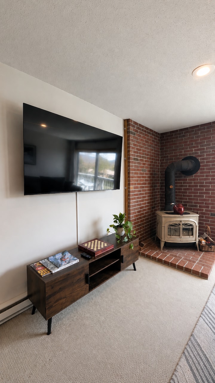 Fireside Eagle Ridge Retreat | Mnt Views & Pool - North Conway, NH