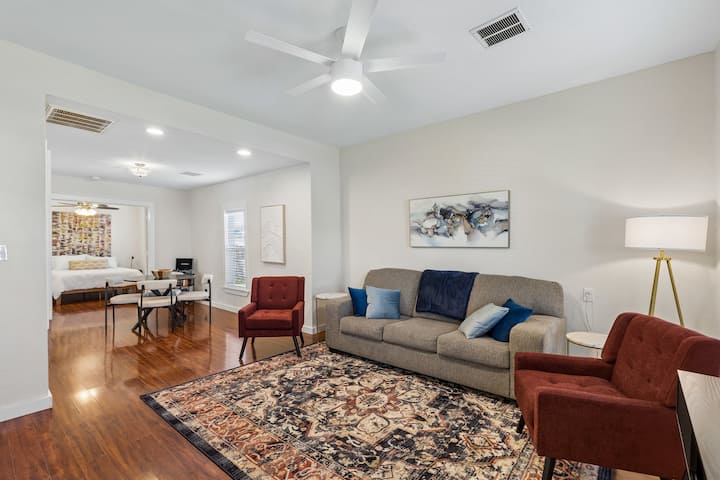 Edo Abode - Steps From Downtown! 1 Mile To Campus! - ノーマン, OK