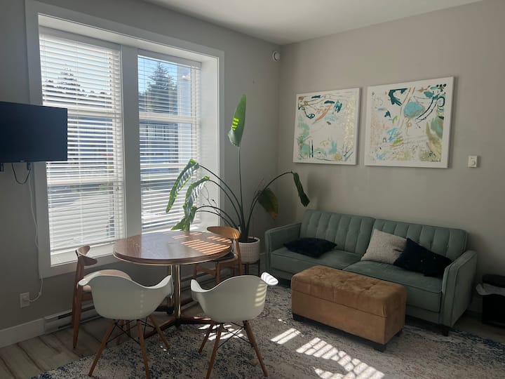 Broom Hill Abode - Sooke