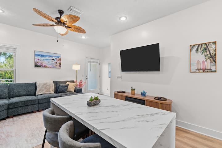 Cozy Beach House | Pool | Games | Walk To Beach - Florida