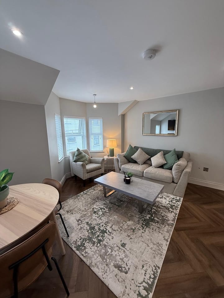 Stylish 3br Penthouse - Sleeps 6/ Coastal Retreat - ポートラッシュ