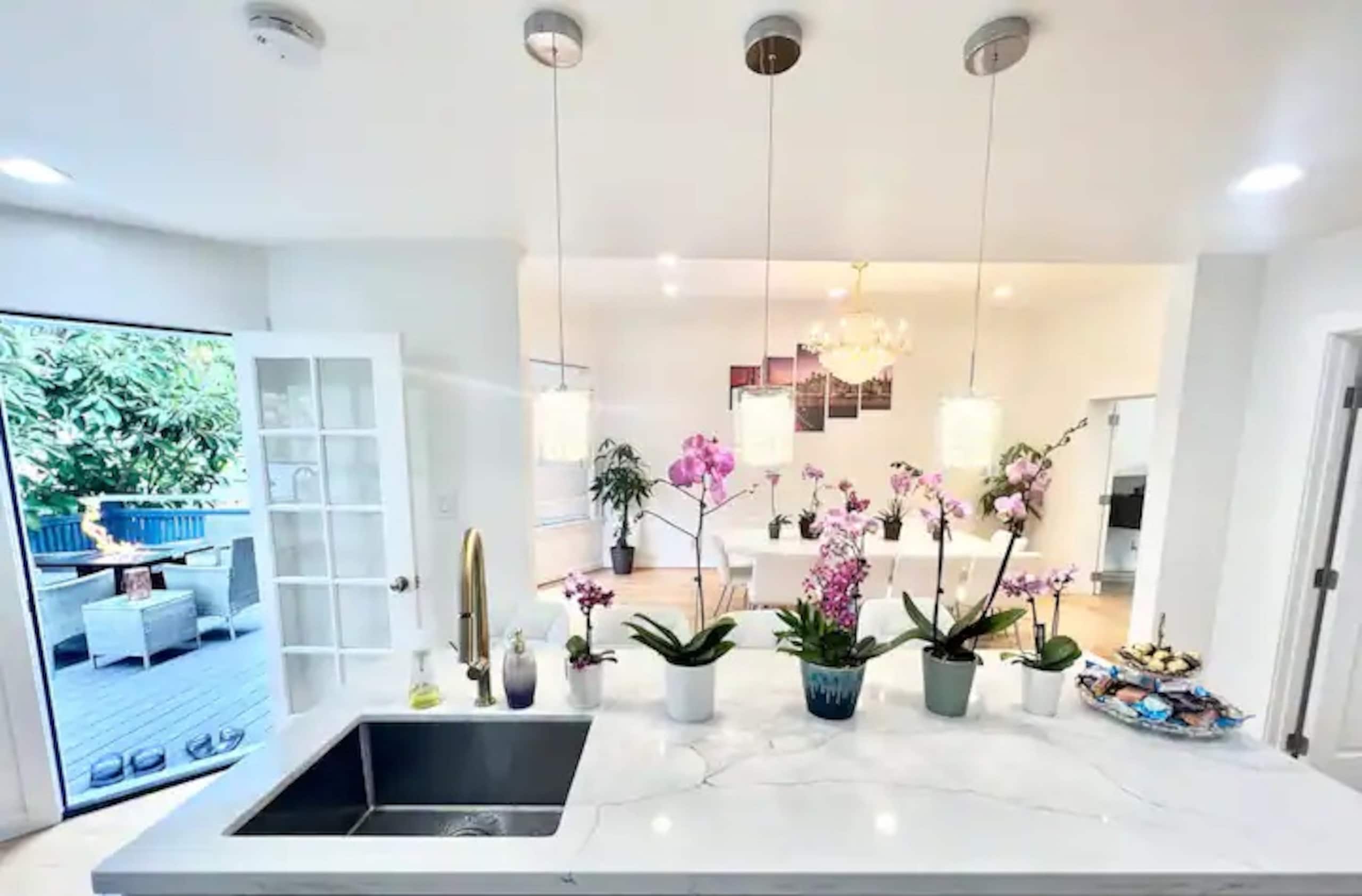 Home in San Francisco · ★5.0 · 4 bedrooms · 6 beds · 2.5 baths - Image 6