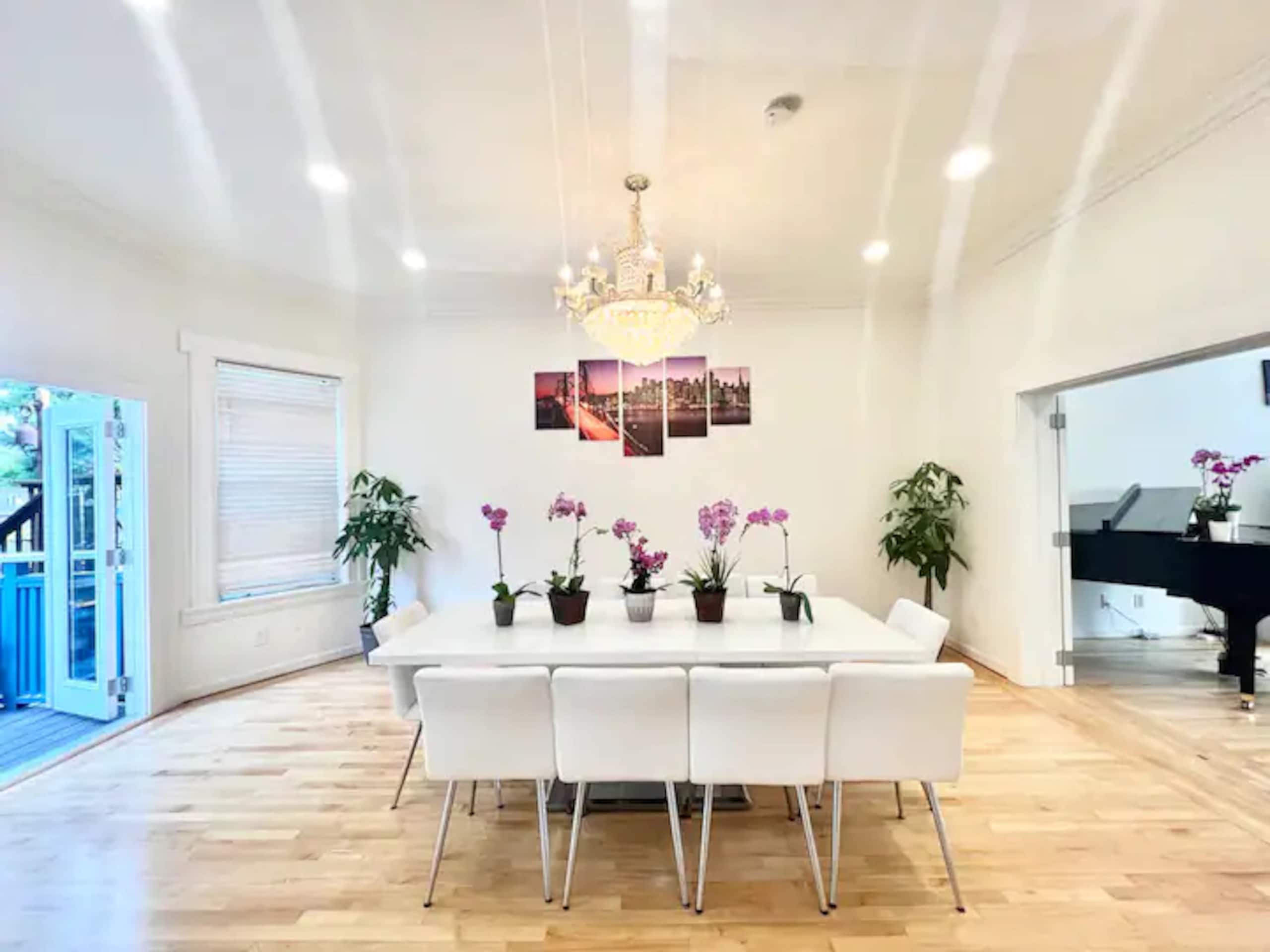 Home in San Francisco · ★5.0 · 4 bedrooms · 6 beds · 2.5 baths - Image 21