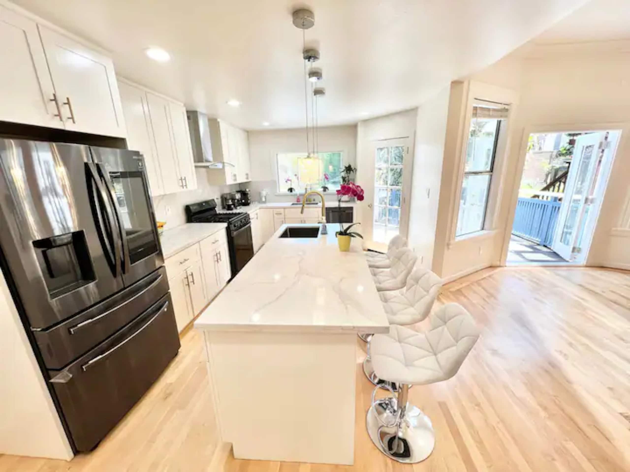 Home in San Francisco · ★5.0 · 4 bedrooms · 6 beds · 2.5 baths - Image 7