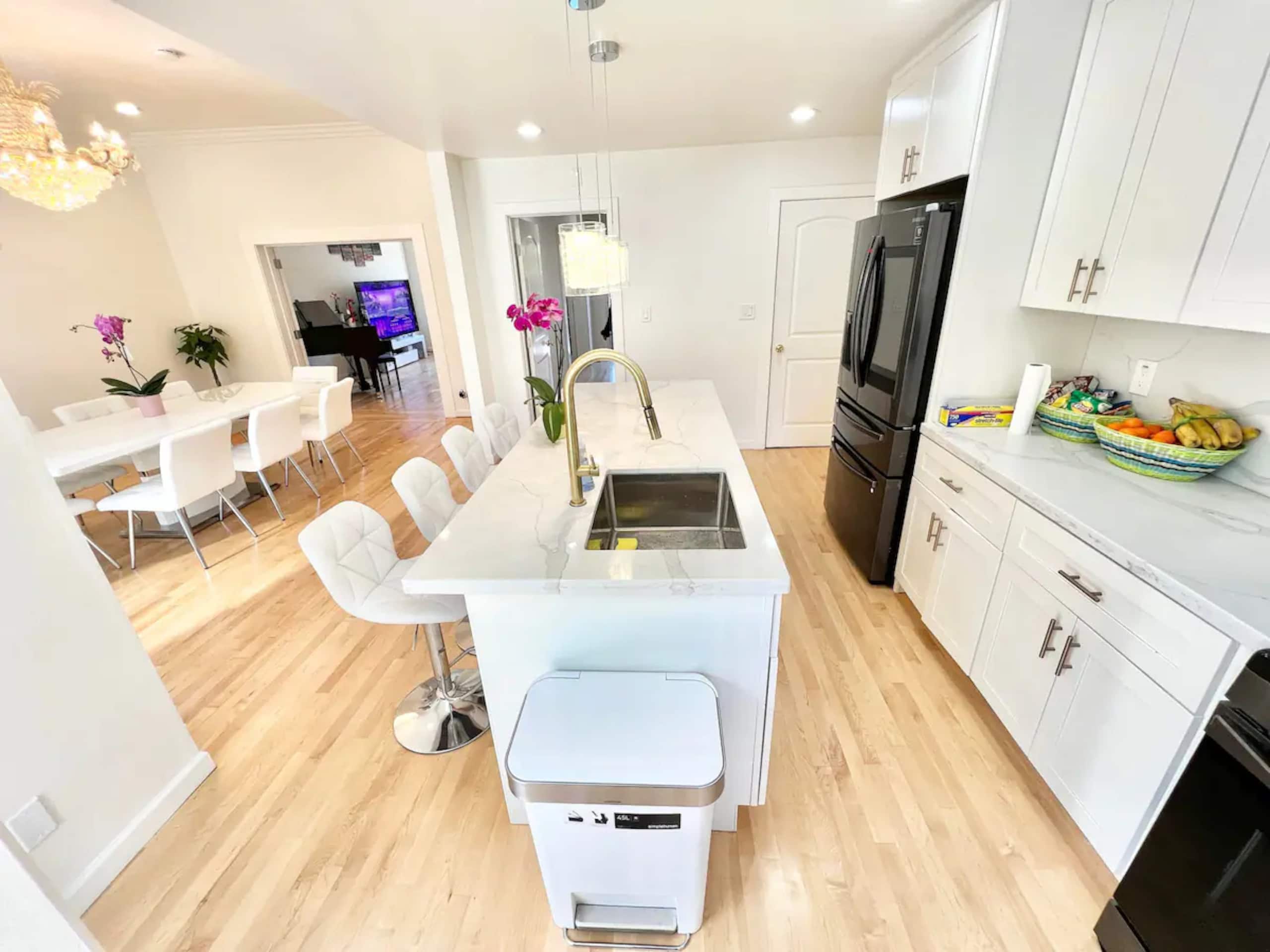 Home in San Francisco · ★5.0 · 4 bedrooms · 6 beds · 2.5 baths - Image 23