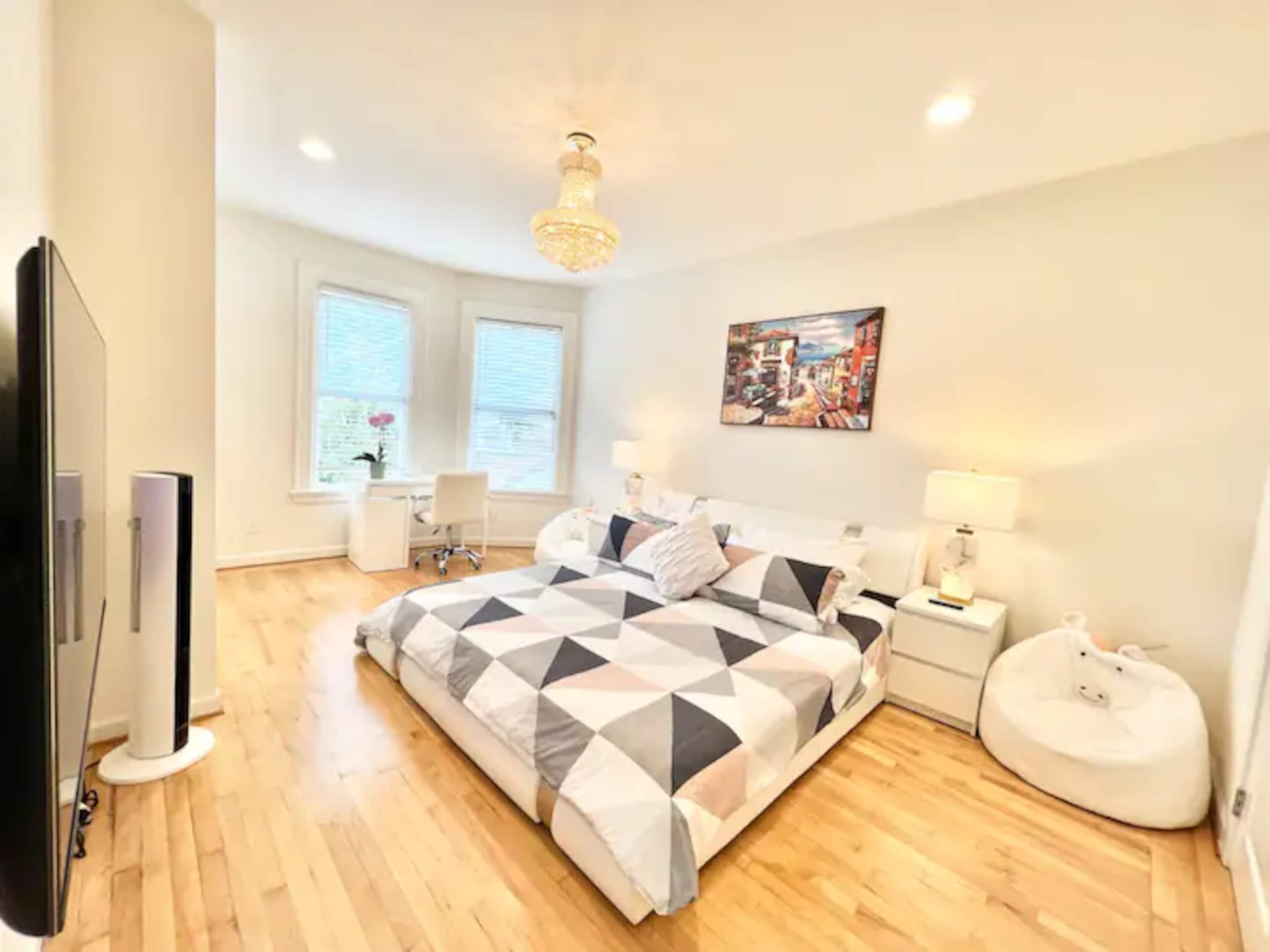 Home in San Francisco · ★5.0 · 4 bedrooms · 6 beds · 2.5 baths - Image 44