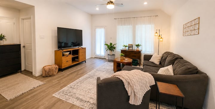 Family Retreat Near Houston | Workspace & Wi-fi - Stagecoach, TX