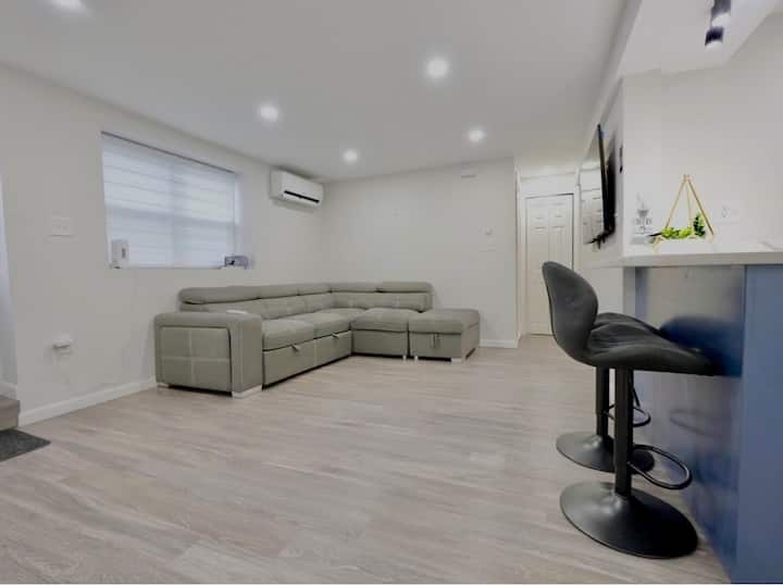 Prime Location Near Boston & Logan Airport. - Revere, MA