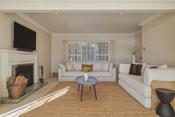 Okawa Bay Waterfront - Absolute Lakefront With Jet - Rotorua