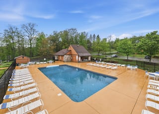 Stay near Laurel Highlands