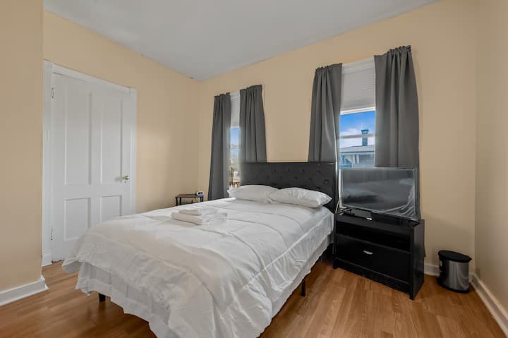 Pvt Room Nbr 3(shared Bath) | Walk To Hospital - New Britain, CT