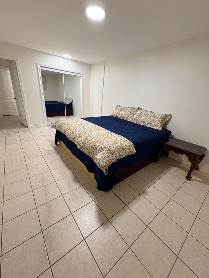 Private Bedroom In Surrey - Surrey