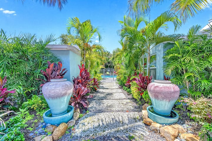 Siesta Beach 3 Min | Walk To Village + Patio! - Siesta Key, FL