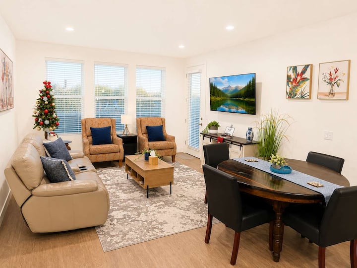 Chic Downtown 2br W Free Parking Near Delta Center - Salt Lake City, UT
