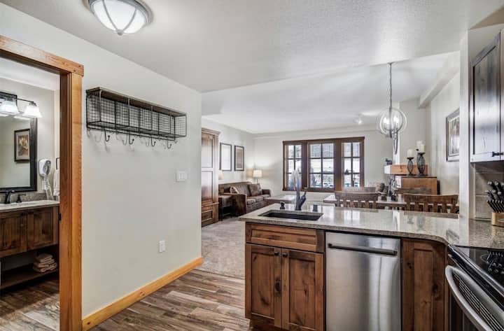 Copper Mountain Center Village Premium Studio - Copper Mountain, CO