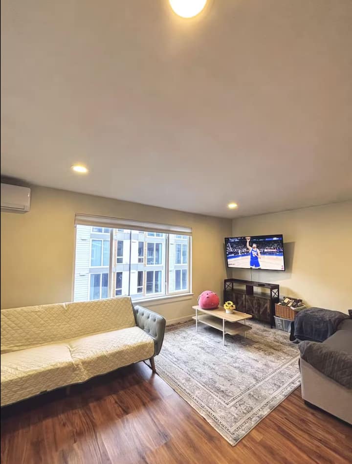 Elegant 6br Seattle Home In Heart Of Queen Anne - Seattle, WA