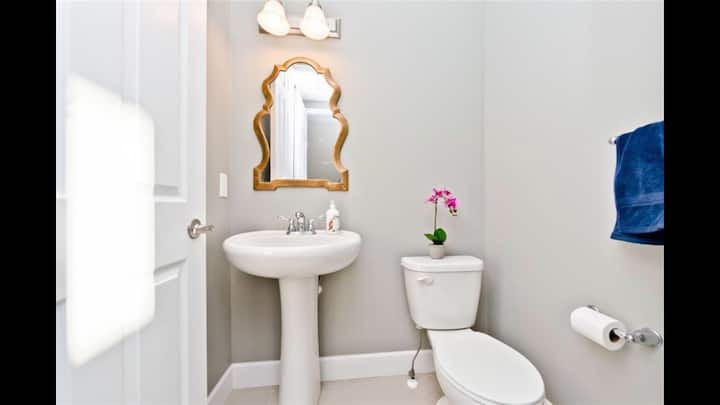 Perfect 3 Bedroom House For You Staycation. - Calgary