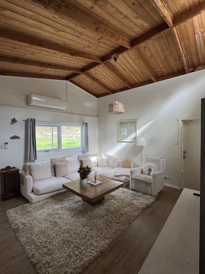 Treetops Mountain Retreat By The River - Mount Beauty