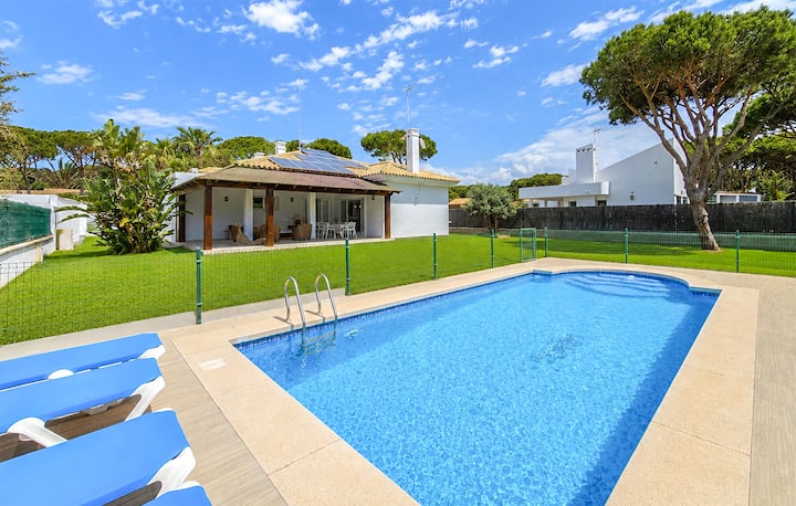 4 Bedroom Lovely Home In Roche - Conil de la Frontera