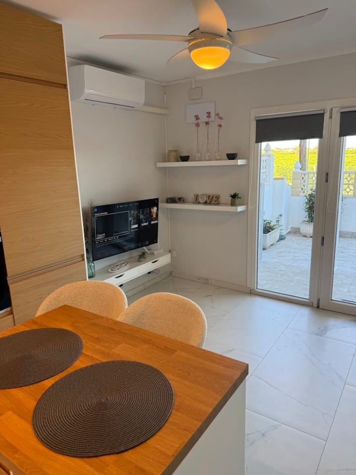 Stylish Bungalow With Huge Pool And Terrace - Torrevieja