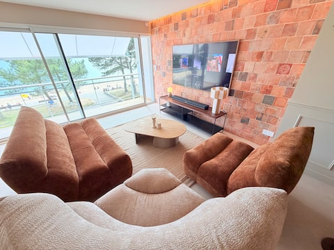 Top performing Airbnb: Luxury stopover with full sea view, new duplex in Bénodet in Bénodet