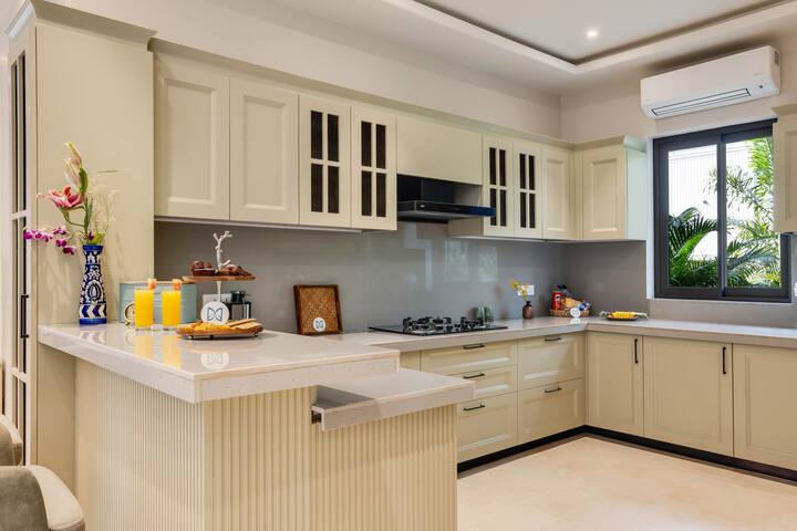 Full kitchen image 1