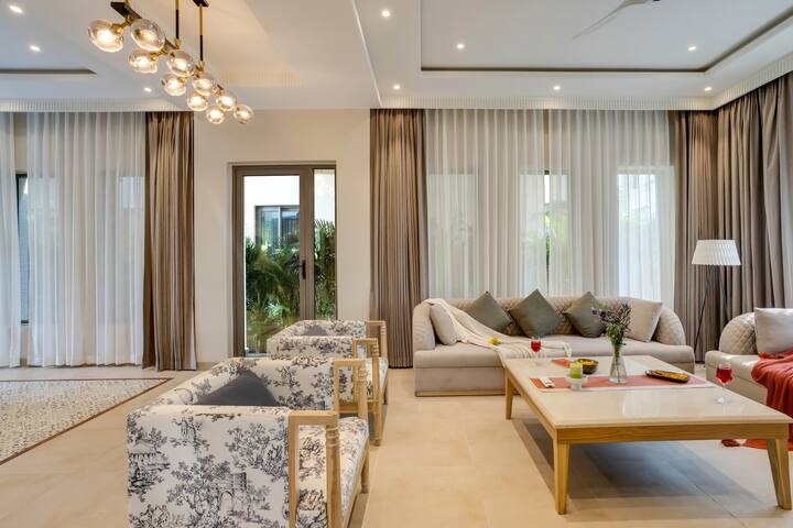 Living room image 6