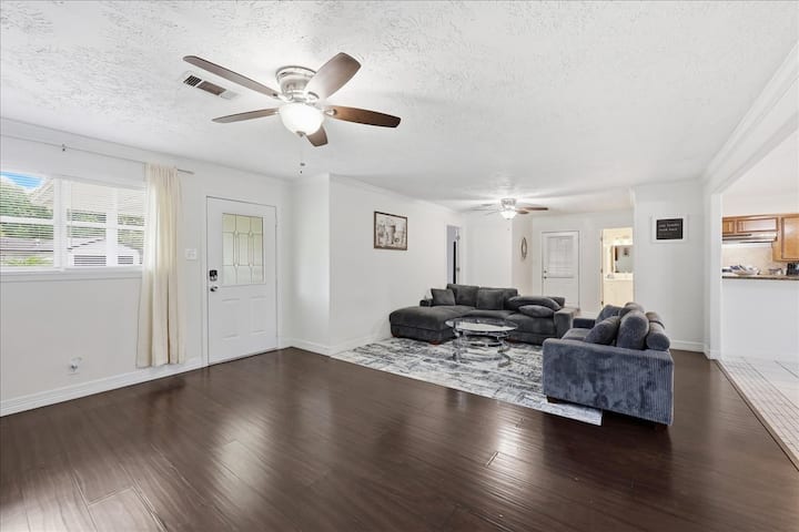 Family-friendly 3br/2ba Rental In Nederland - Nederland, TX