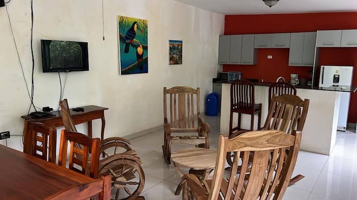 Cozy Pool Side House - Managua