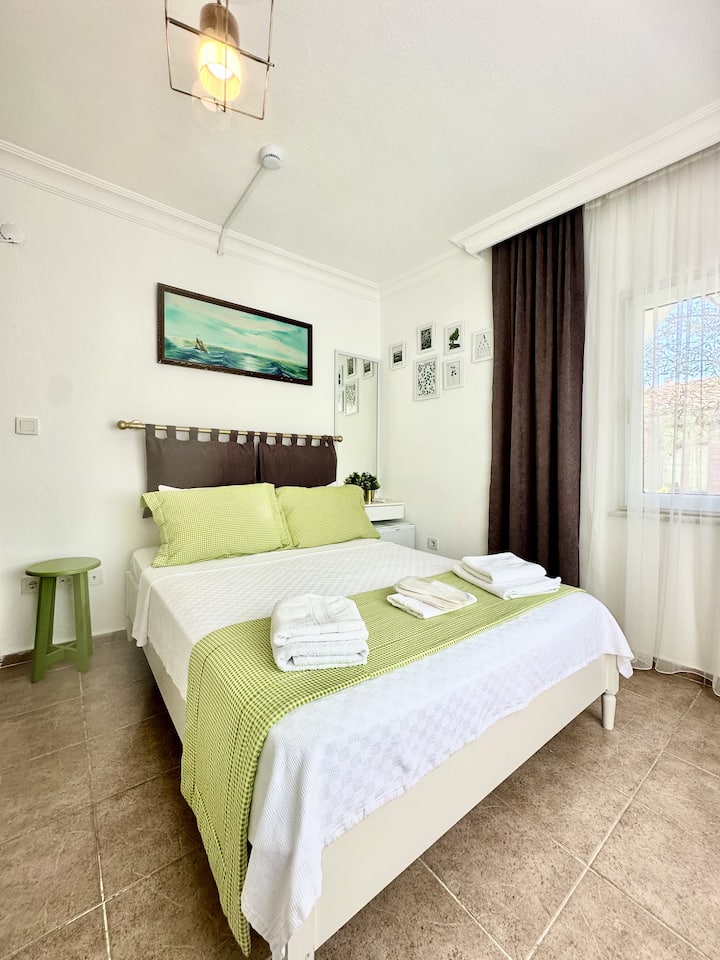 Hil Ada Otel | Bozcaada Merkezde ÇIft Kişilik Oda - Bozcaada