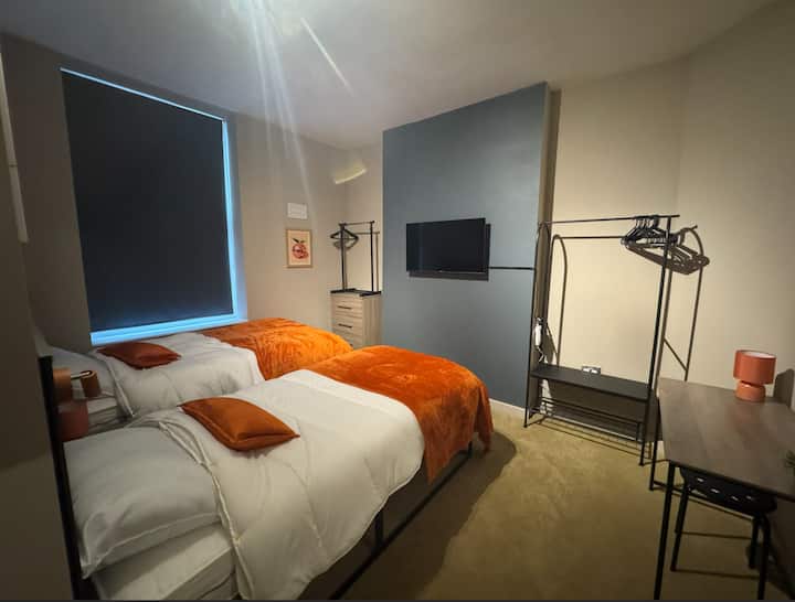Ashton Getaway | Easy City Access | Group Friendly - Glossop